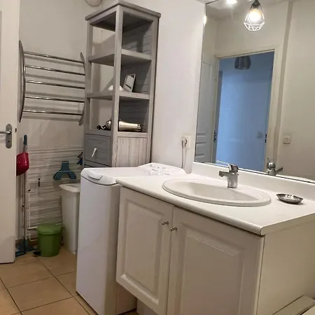 Location T2 Cosy Dans Securisee Avec La Climatisation, Acces Piscine, Place De Parking Prive