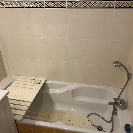 Apartmán Location T2 Cosy Dans Securisee Avec La Climatisation, Acces Piscine, Place De Parking Prive