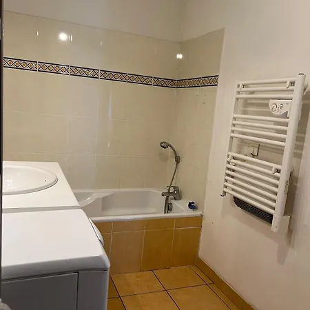 Location T2 Cosy Dans Securisee Avec La Climatisation, Acces Piscine, Place De Parking Prive *
